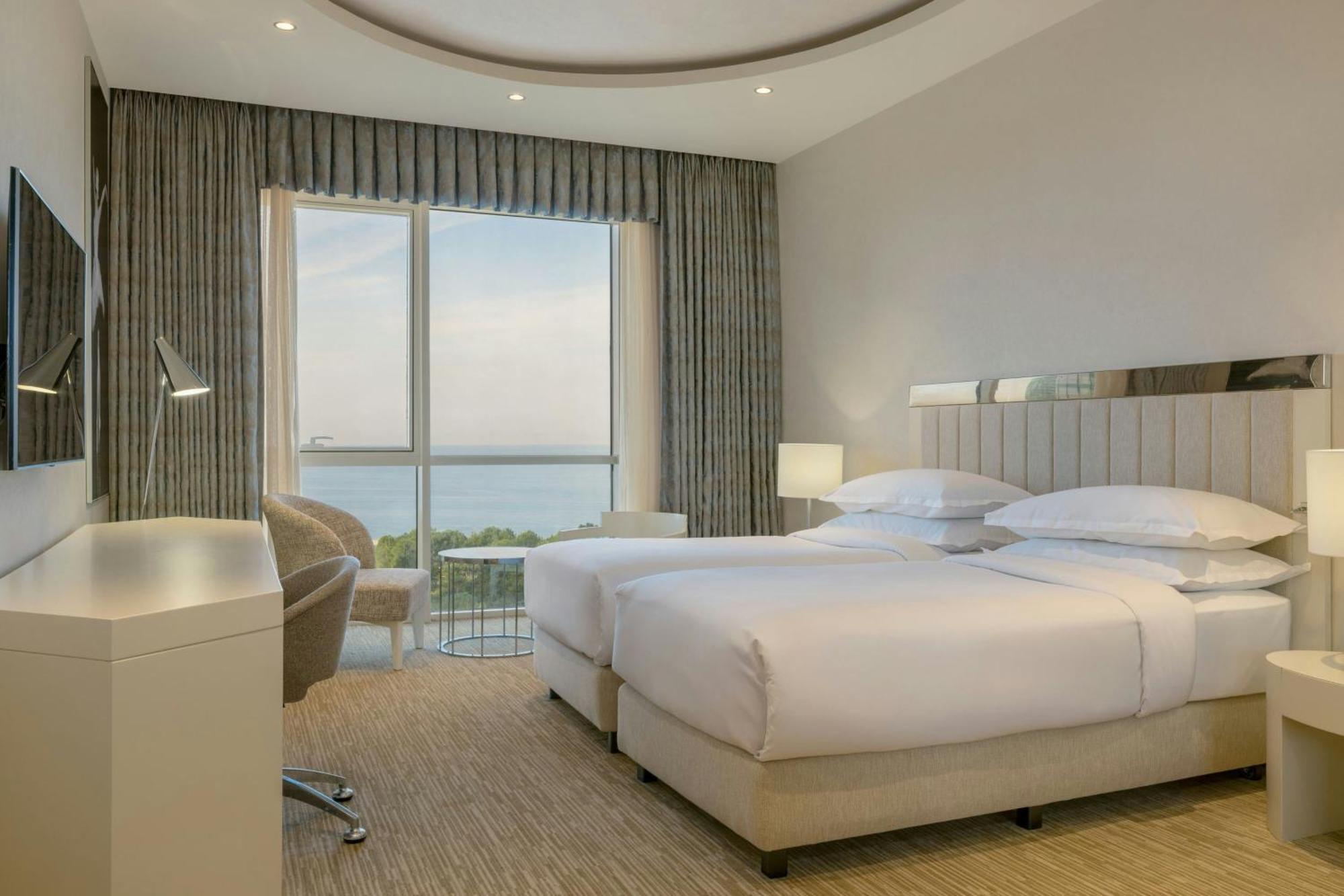Sheraton Batumi Hotel Extérieur photo Deluxe Room