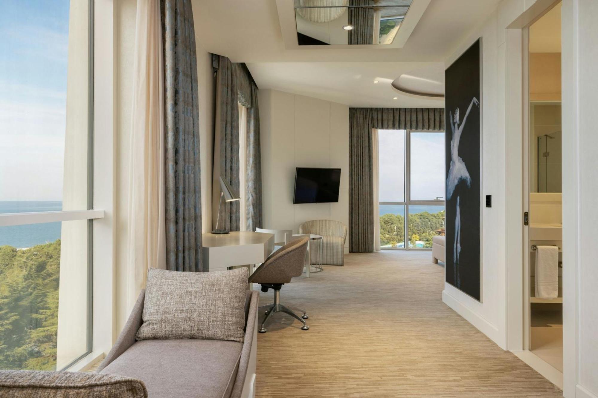 Sheraton Batumi Hotel Extérieur photo Suite