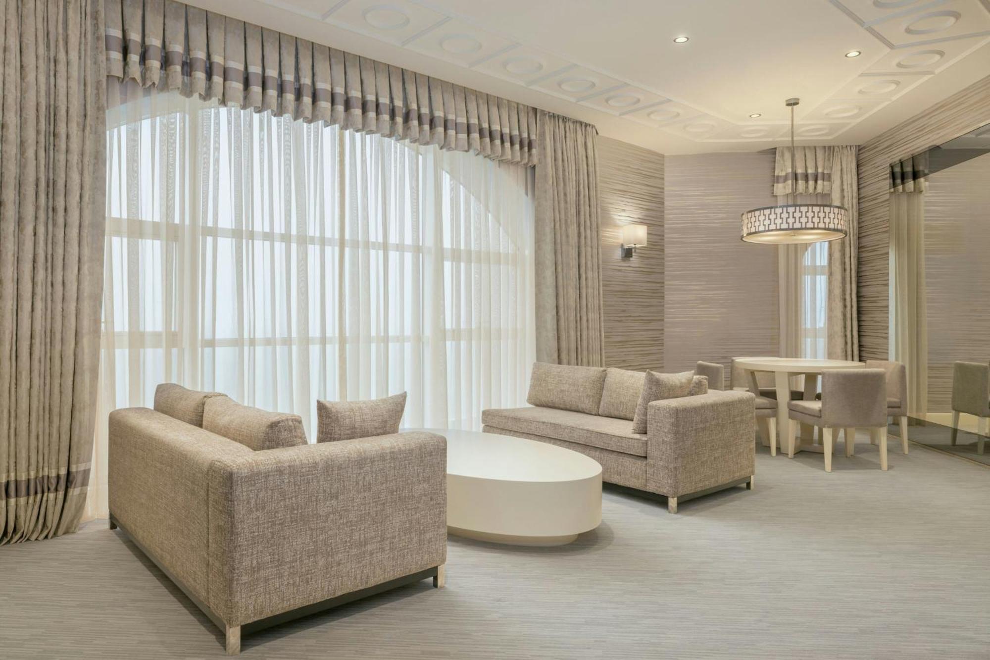 Sheraton Batumi Hotel Extérieur photo A living room with a large window