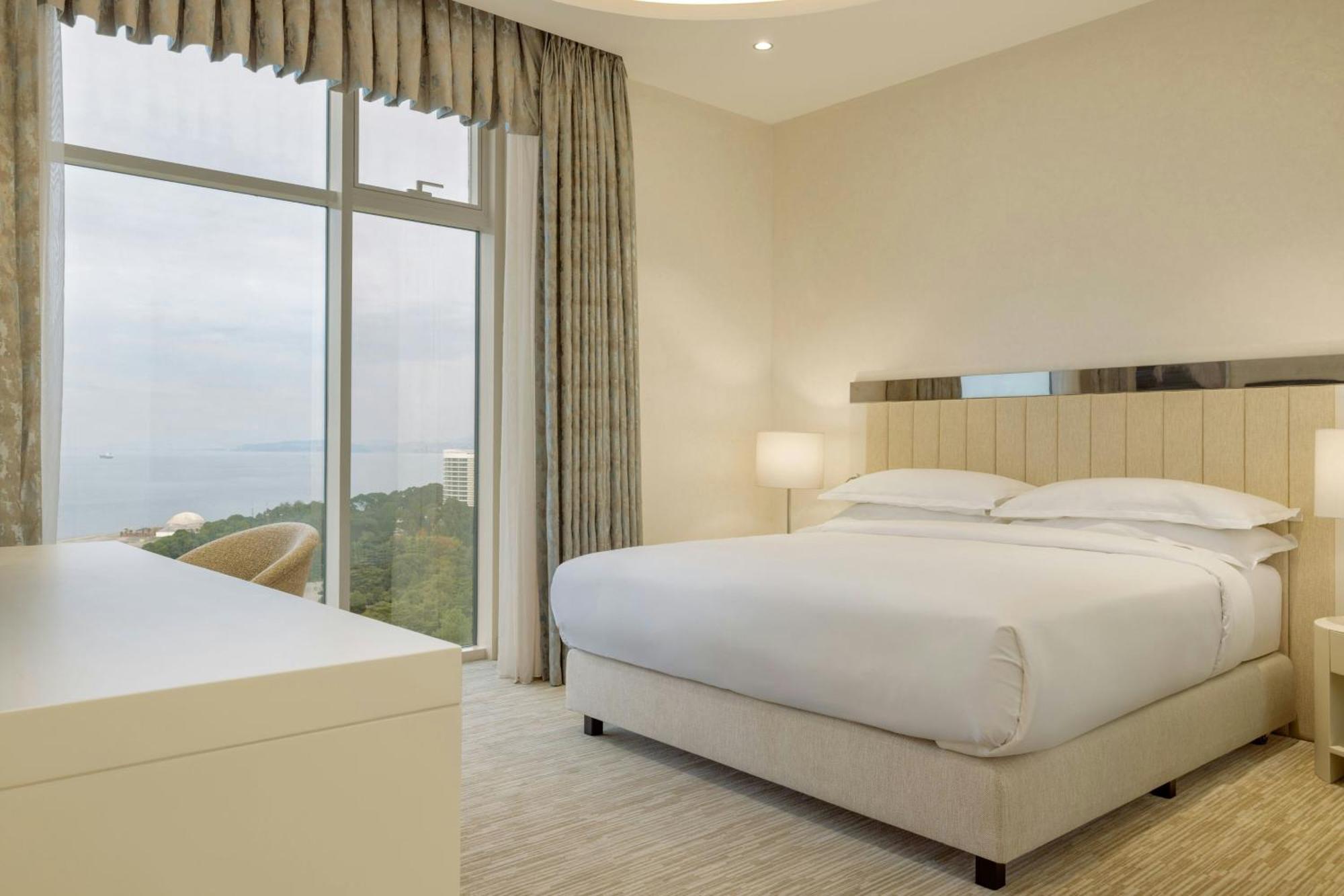 Sheraton Batumi Hotel Extérieur photo A bedroom at the hotel